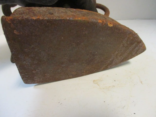 Two Antique No. 6 Cast Iron Sadirons - 5