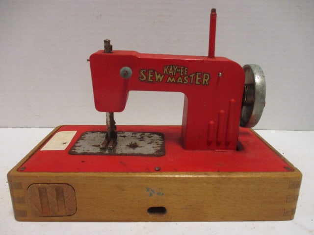 KayAnEE Sew Master Wooden Toy Hand Crank Sewing Machine: some rust and corrosion-see pictures and preview
