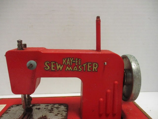 KayAnEE Sew Master Wooden Toy Hand Crank Sewing Machine - 2