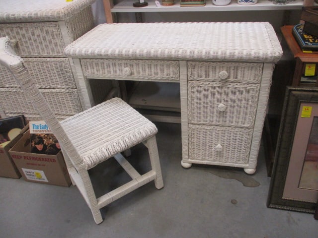 White Wicker 4 Drawer Desk & Chair