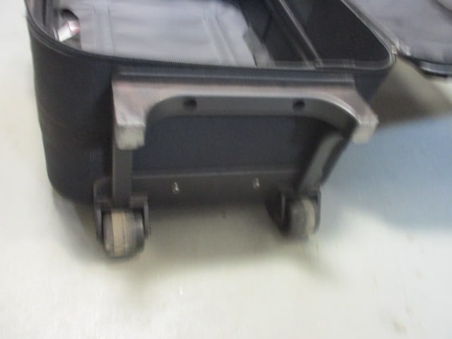 Rome Black Rolling Carry On Suitcase - 5