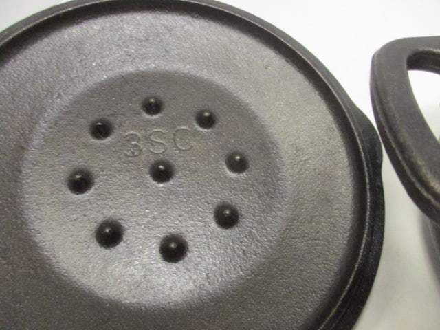 Lodge Cast Iron Small Dutch Oven - 3