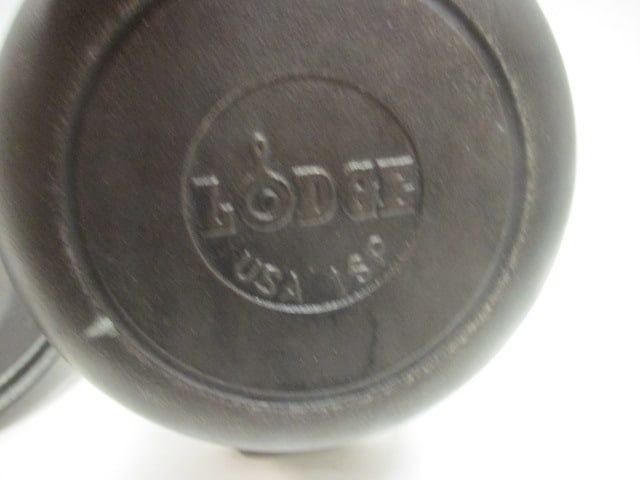 Lodge Cast Iron Small Dutch Oven - 5