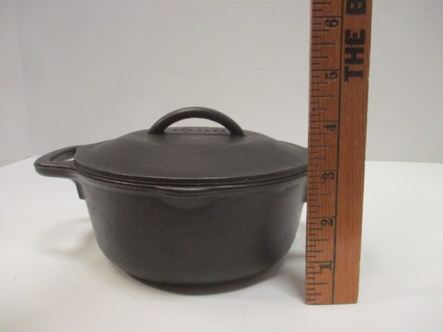 Lodge Cast Iron Small Dutch Oven - 6