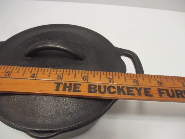 Lodge Cast Iron Small Dutch Oven - 7