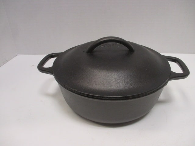 Lodge Cast Iron Medium Dutch Oven: .