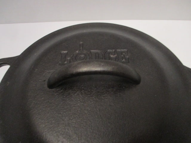 Lodge Cast Iron Medium Dutch Oven - 2