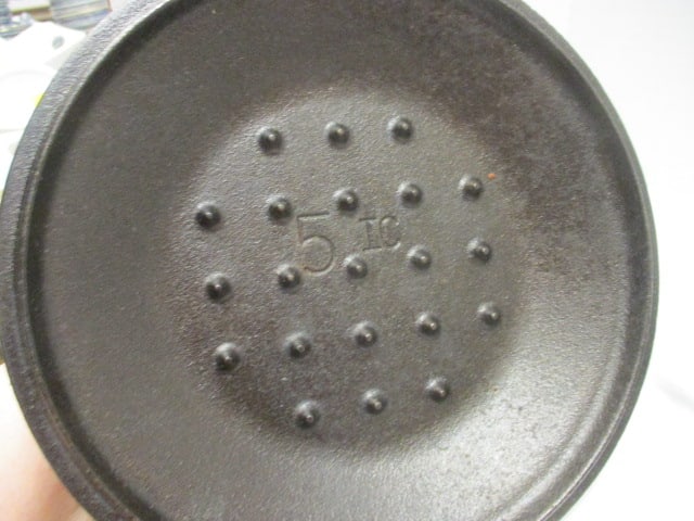 Lodge Cast Iron Medium Dutch Oven - 3