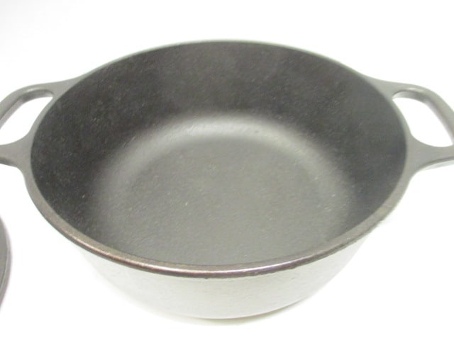Lodge Cast Iron Medium Dutch Oven - 4