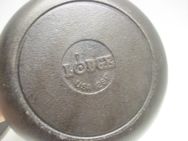 Lodge Cast Iron Medium Dutch Oven - 5