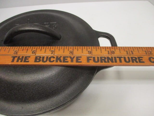 Lodge Cast Iron Medium Dutch Oven - 6