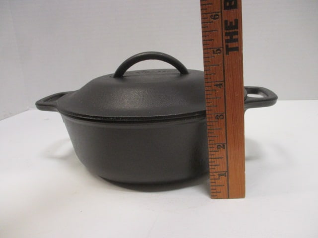 Lodge Cast Iron Medium Dutch Oven - 7