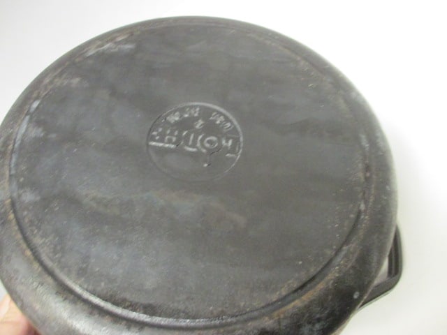 Lodge Cast Iron Large Dutch Oven - 5