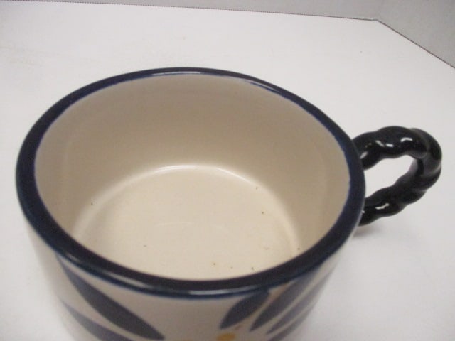 Temptations Old Worl Blue 6 Cup Muffin Pan & 2 Mugs - 8