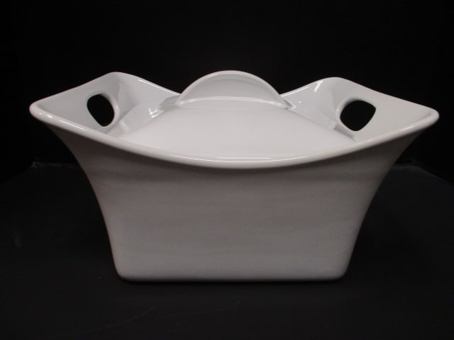 Rachael Ray Square Lidded Casserole Dish: .