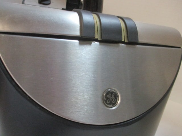 GE Electric Fryer (11" W x 17" L x 11" H - 2