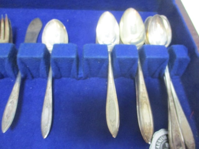 Wood Silverware Chest w/WM Rogers Oneida Flatware - 3