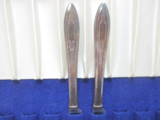 Wood Silverware Chest w/WM Rogers Oneida Flatware - 4