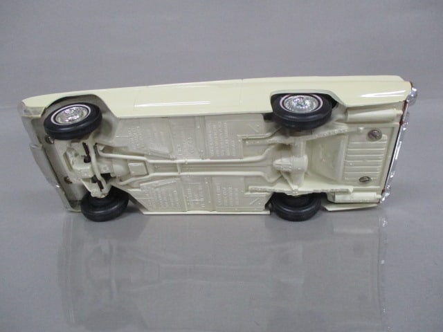 1963 Ford Thunderbird Convertible Dealer Promo - 9