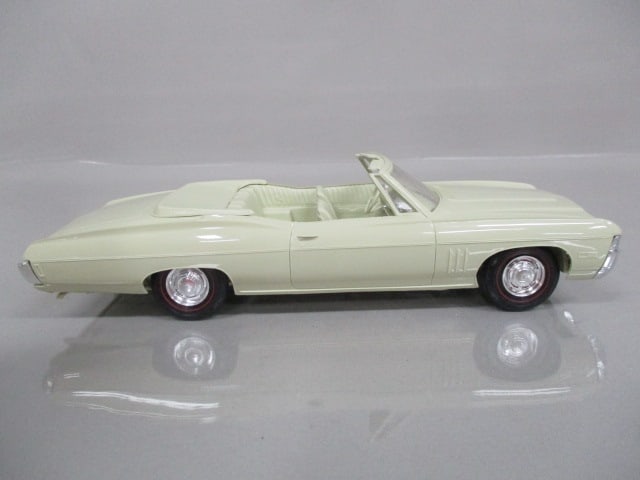 1968 Chevrolet Impala 427 Convertible Dealer Promo - 5