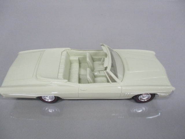 1968 Chevrolet Impala 427 Convertible Dealer Promo - 6