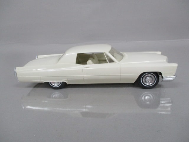 1968 Cadillac Coupe DeVille Dealer Promo - 4