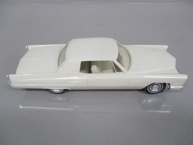 1968 Cadillac Coupe DeVille Dealer Promo - 5