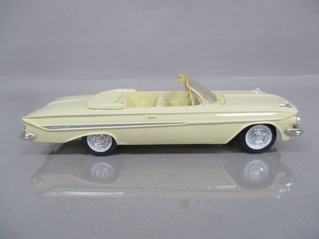 1961 Chevrolet Impala Convertible Dealer Promo - 5