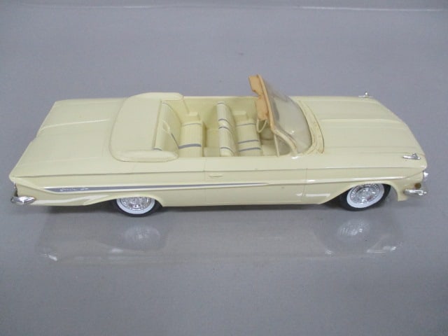 1961 Chevrolet Impala Convertible Dealer Promo - 6