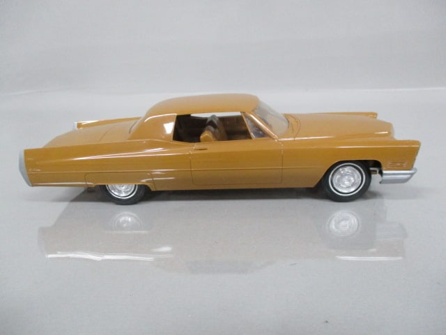 1967 Cadillac DeVille Friction Dealer Promo - 4