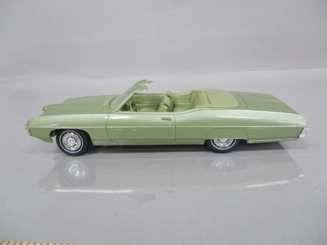 1969 Pontiac Bonneville Convertible Dealer Promo - 2