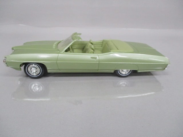 1969 Pontiac Bonneville Convertible Dealer Promo - 9
