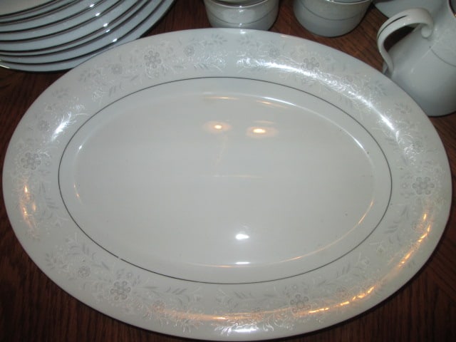 5 Piece Place Setting for 8 Crown Ming Fine China and Serving Pieces - 3