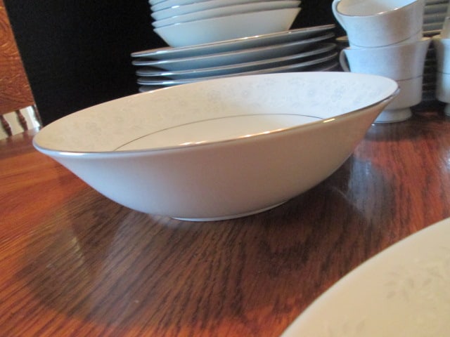 5 Piece Place Setting for 8 Crown Ming Fine China and Serving Pieces - 4