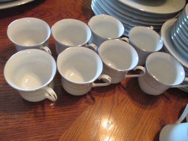 5 Piece Place Setting for 8 Crown Ming Fine China and Serving Pieces - 5