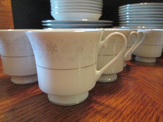 5 Piece Place Setting for 8 Crown Ming Fine China and Serving Pieces - 6