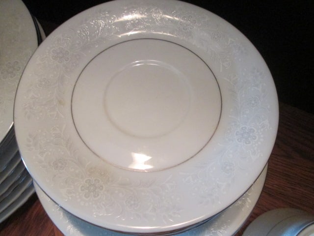 5 Piece Place Setting for 8 Crown Ming Fine China and Serving Pieces - 8