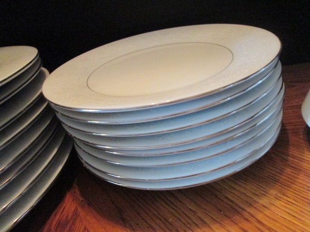 5 Piece Place Setting for 8 Crown Ming Fine China and Serving Pieces - 9