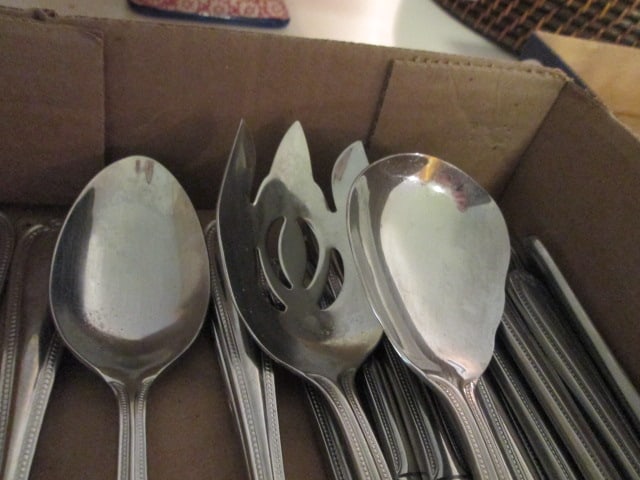 Temp-Tations by Tara 18/10 Stainless Steel Serrated Dinner Knives and Completer Serving Pieces - 4