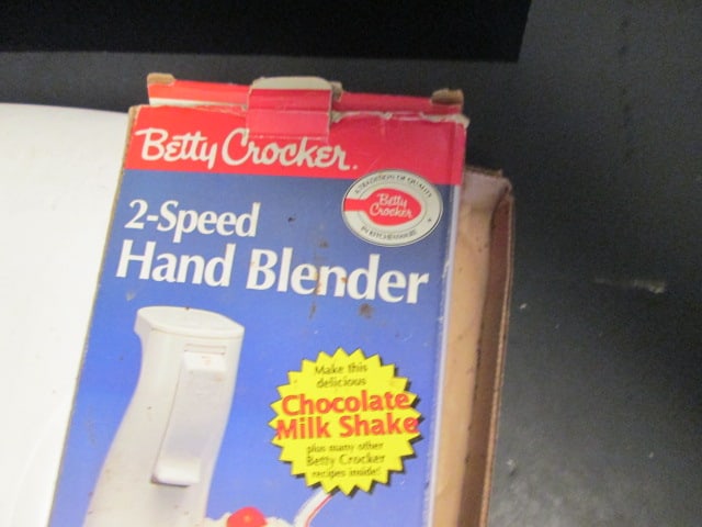 Black & Decker Handy Chopper, Hamilton Beach Electric Knife and Betty Crocker Hand Blender - 4