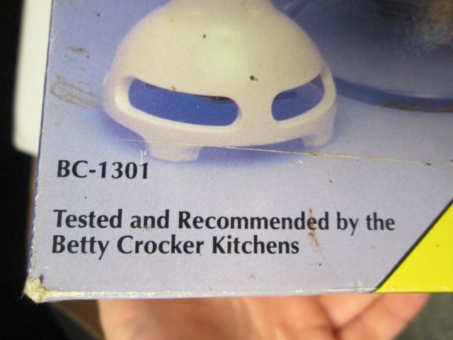 Black & Decker Handy Chopper, Hamilton Beach Electric Knife and Betty Crocker Hand Blender - 5
