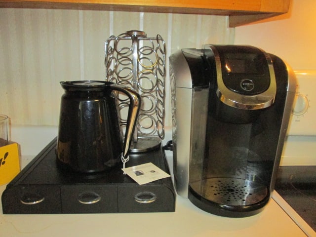 Keurig Model K2.0-400 Coffee Brewer, Carafe, Pod Carousal and Pod Drawer Storage (1 of 7)