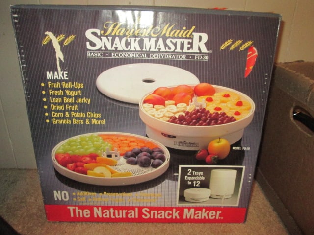 Harvest Maid Snack Master Basic Dehydrator in Original Box (1 of 5)