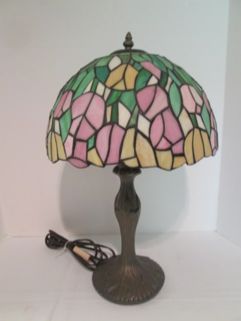 Tiffany Stained Glass Influenced Table Lamp: 19"h, Local Pickup Only