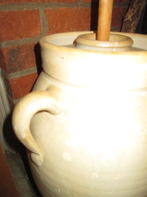 Vintage 4 Gallon Stoneware Churn with Lid and Dasher - 2