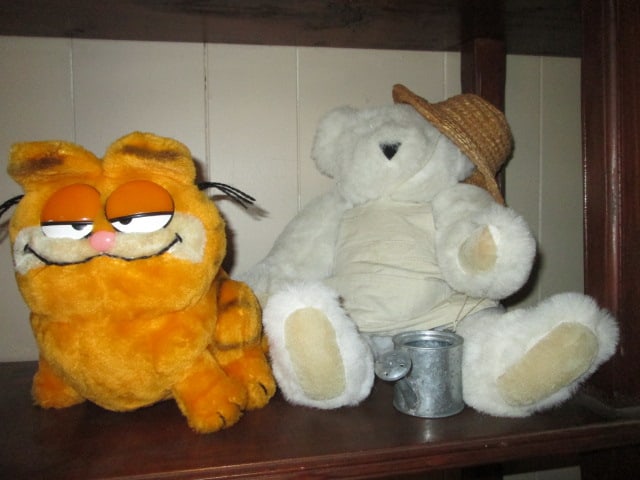 1981Dakin Plush "Garfield" and Authentic Vermont Teddy Bear Jointed "Gardening Bear": .