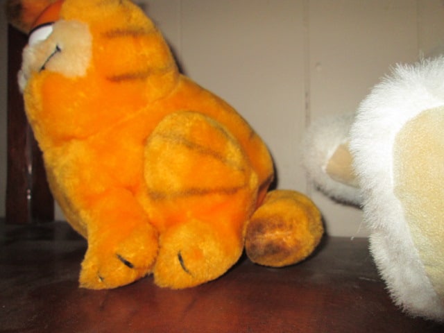1981Dakin Plush "Garfield" and Authentic Vermont Teddy Bear Jointed "Gardening Bear" - 5