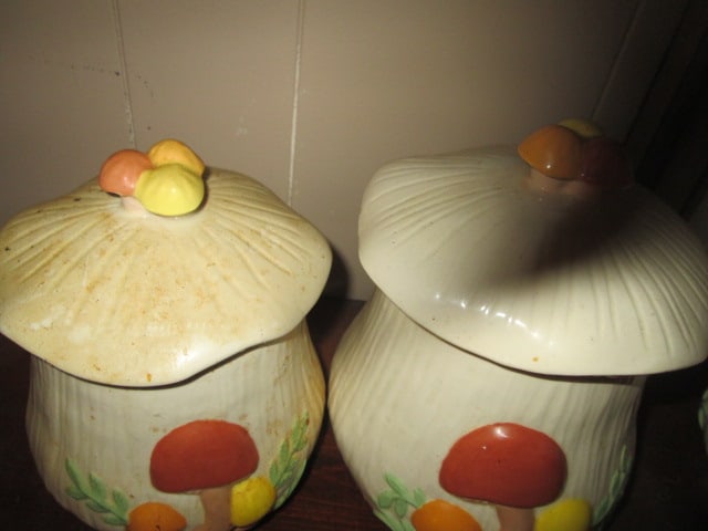 Retro Handcrafted Arnel's Ceramic Mold 5 Piece Mushroom Cannister Set - 3