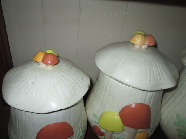 Retro Handcrafted Arnel's Ceramic Mold 5 Piece Mushroom Cannister Set - 5