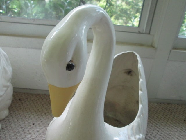 Retro Handcrafted Ceramic Swan Planter - 4